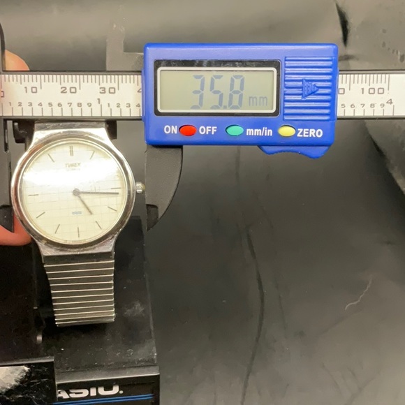 Vintage Timex Quartz Stainless Steel Band - Picture 4 of 5